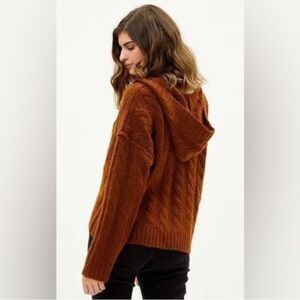 American Eagle Tan Cable Knit Sweater